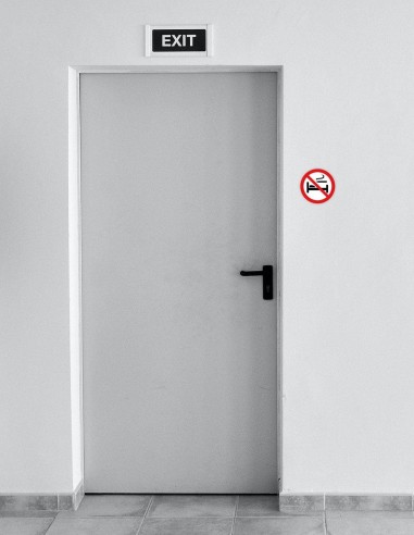 Nálepka zákaz fajčiť na izbe