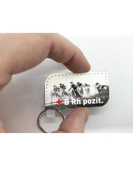 Prívesok na kľúče so svojou krvnou skupinou